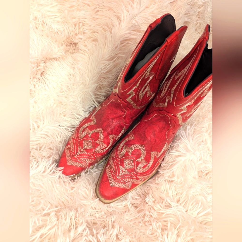 Red cowgirls size 10